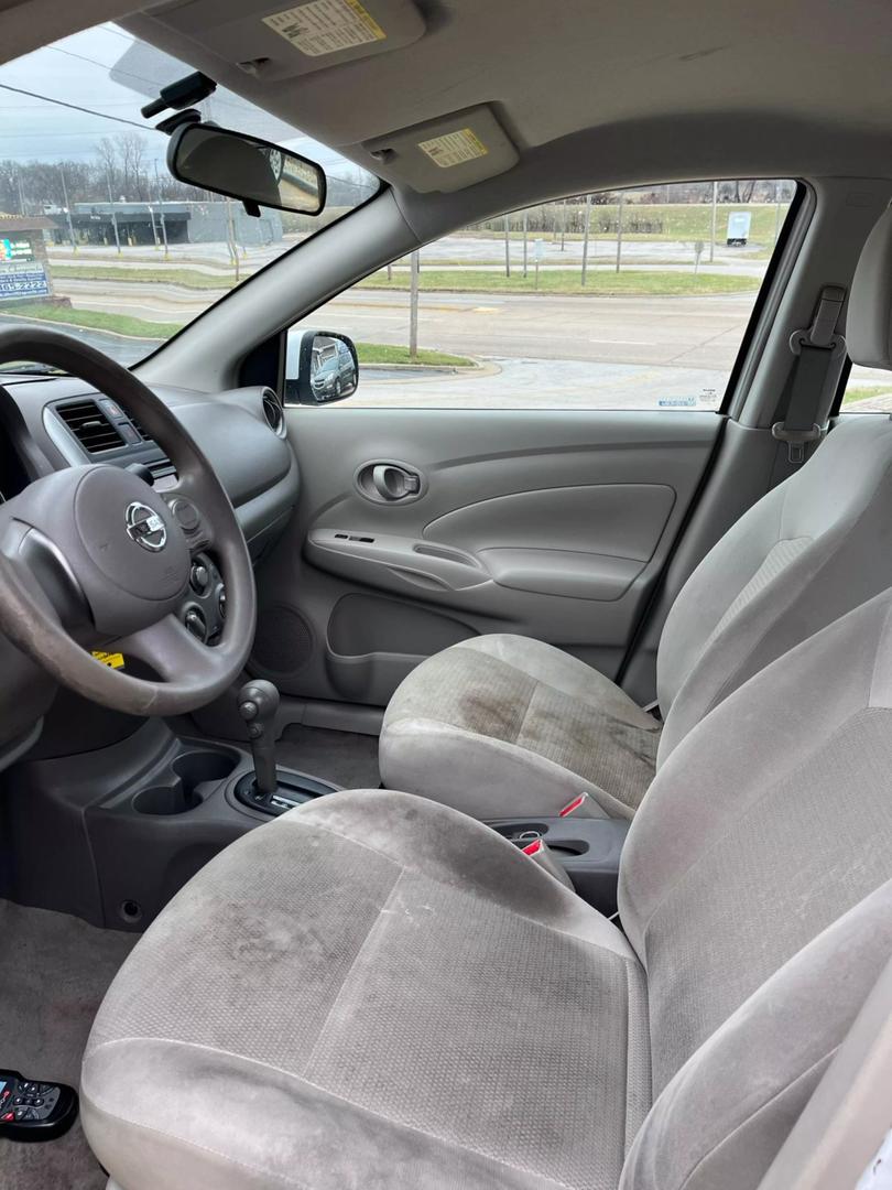 2012 Nissan Versa SL photo 17