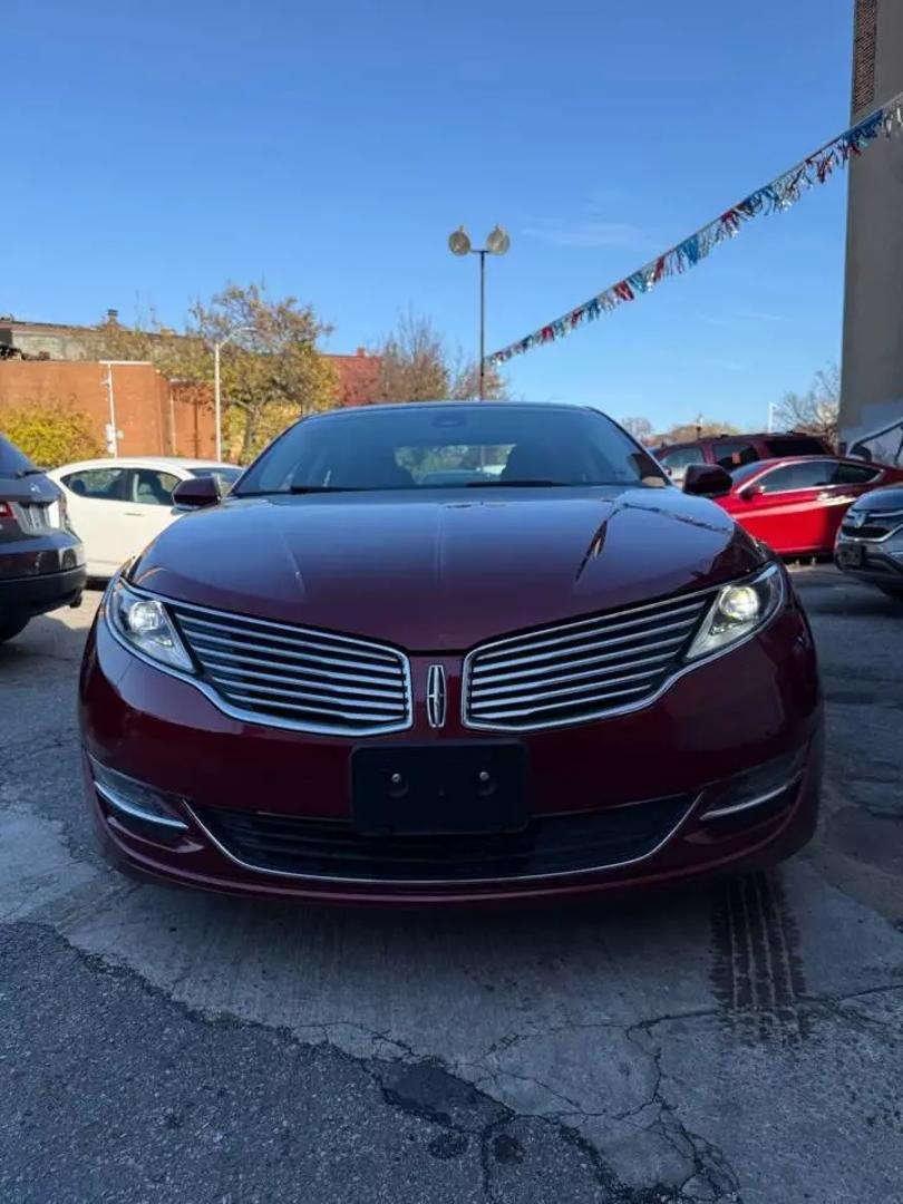 2013 Lincoln MKZ Base photo 2