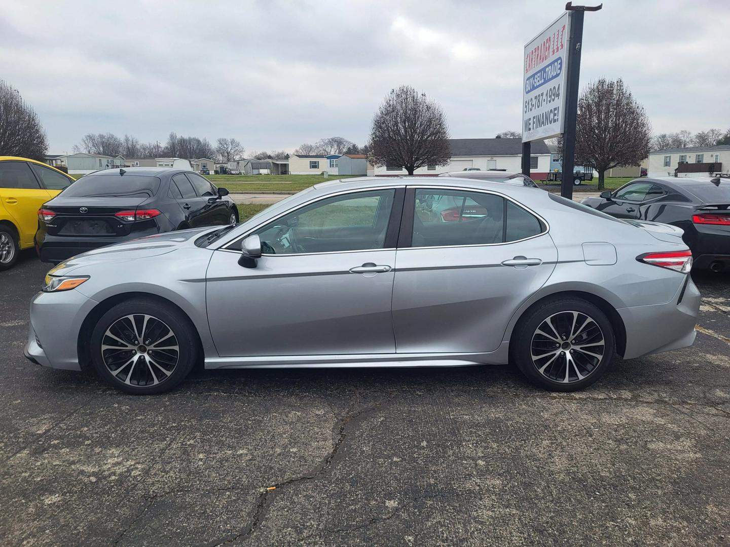 2020 Toyota Camry SE photo 8