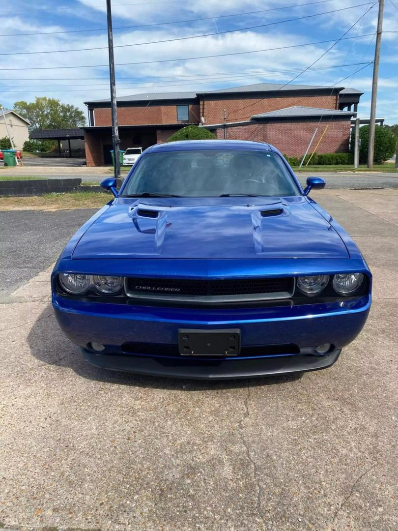 2012 Dodge Challenger SXT photo 2