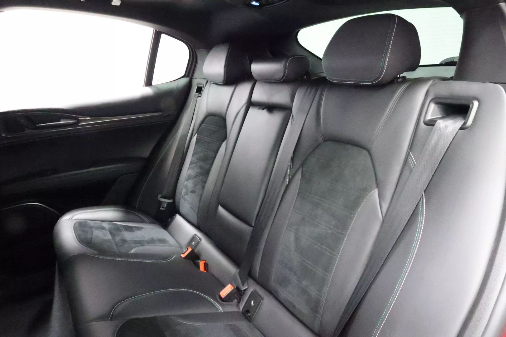 2022 Alfa Romeo Stelvio - Image 47