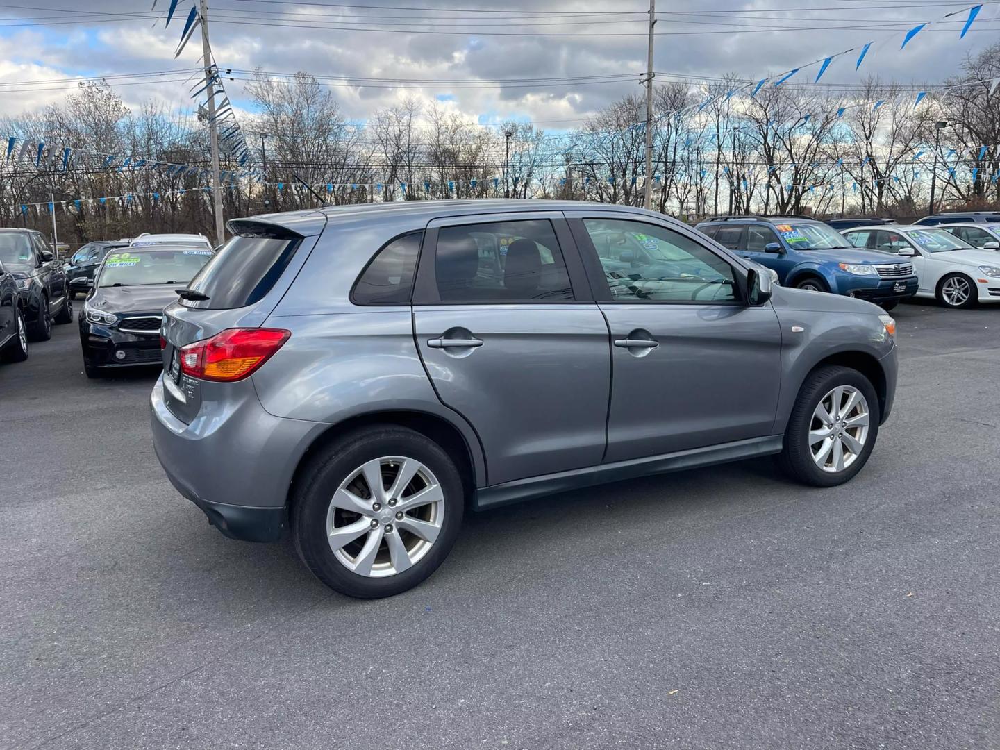 2015 Mitsubishi Outlander Sport ES photo 16