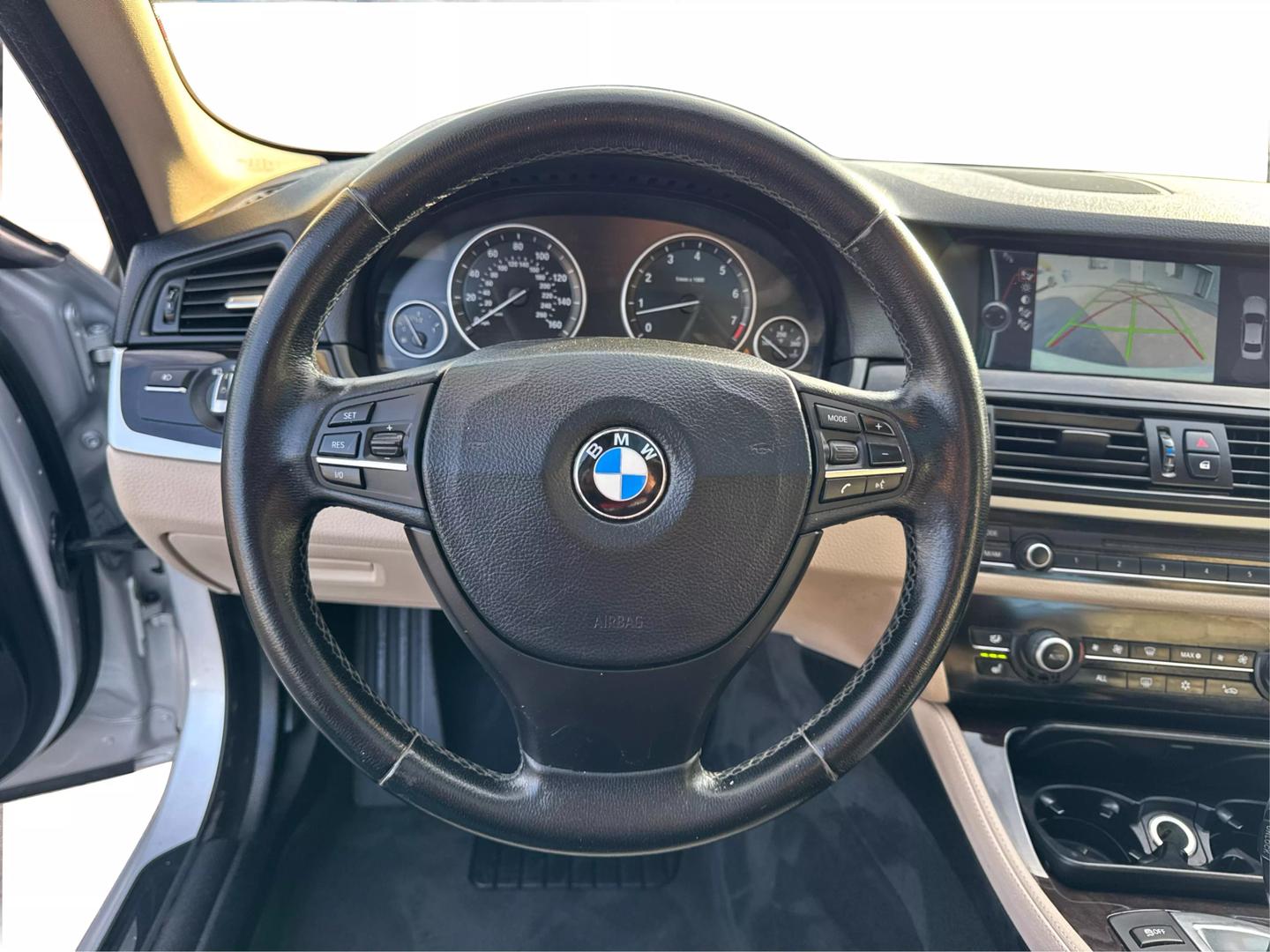 2011 BMW 5 Series 528i photo 17