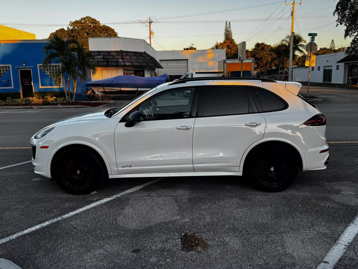 2016 Porsche Cayenne GTS photo 9