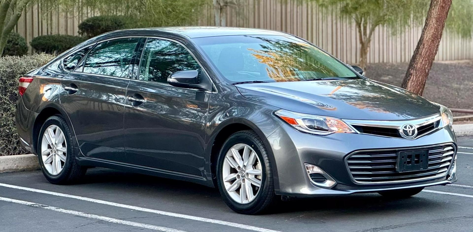 2014 Toyota Avalon XLE photo 1