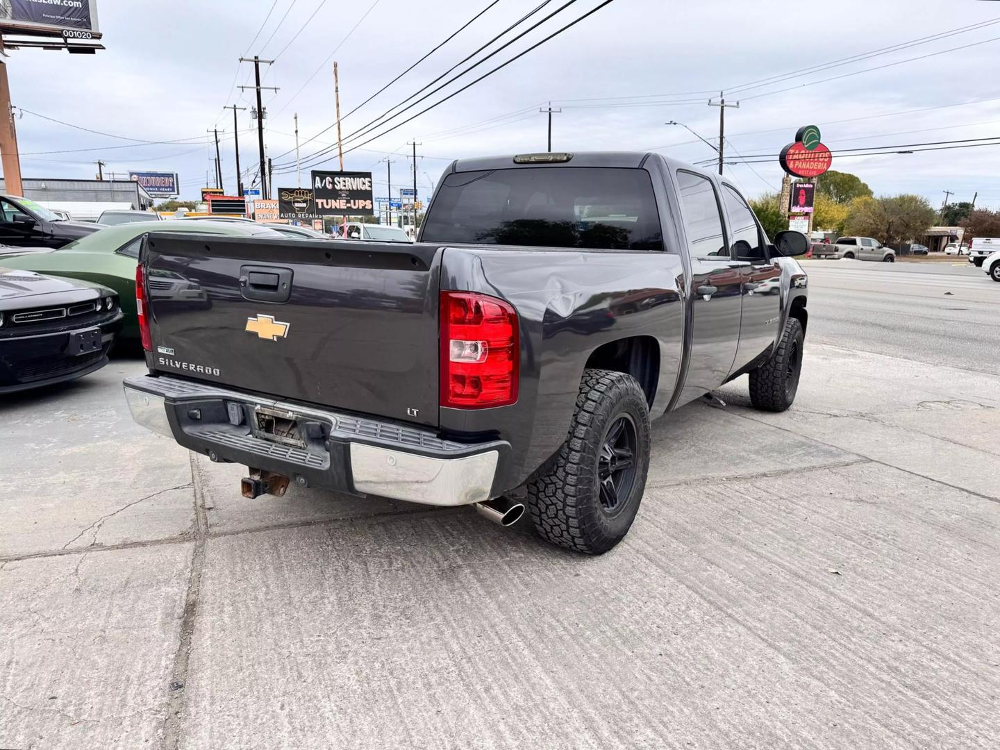 2011 Chevrolet Silverado 1500 LT photo 4