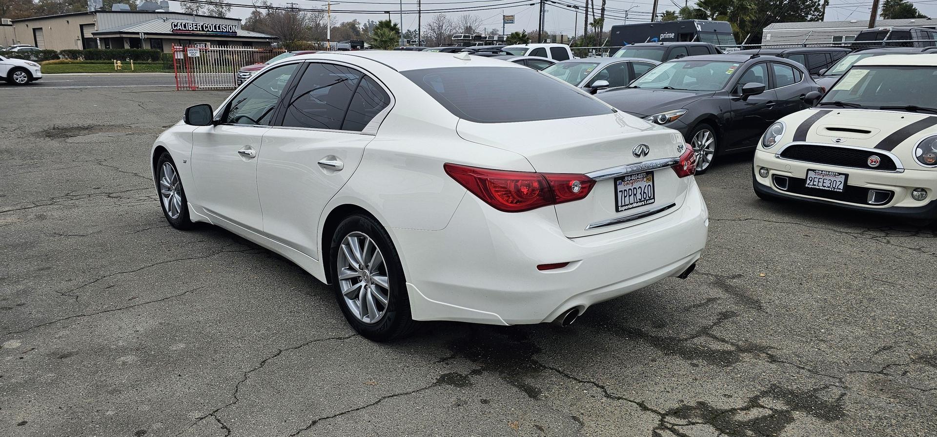 2015 INFINITI Q50 Premium photo 6