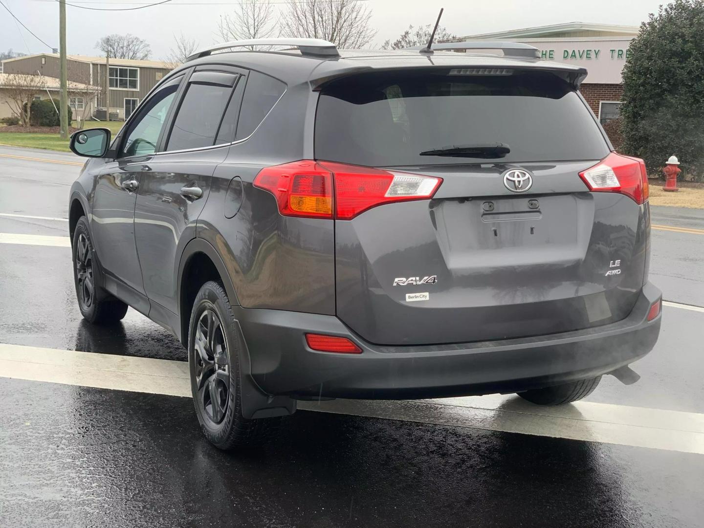 2015 Toyota RAV4 LE photo 12