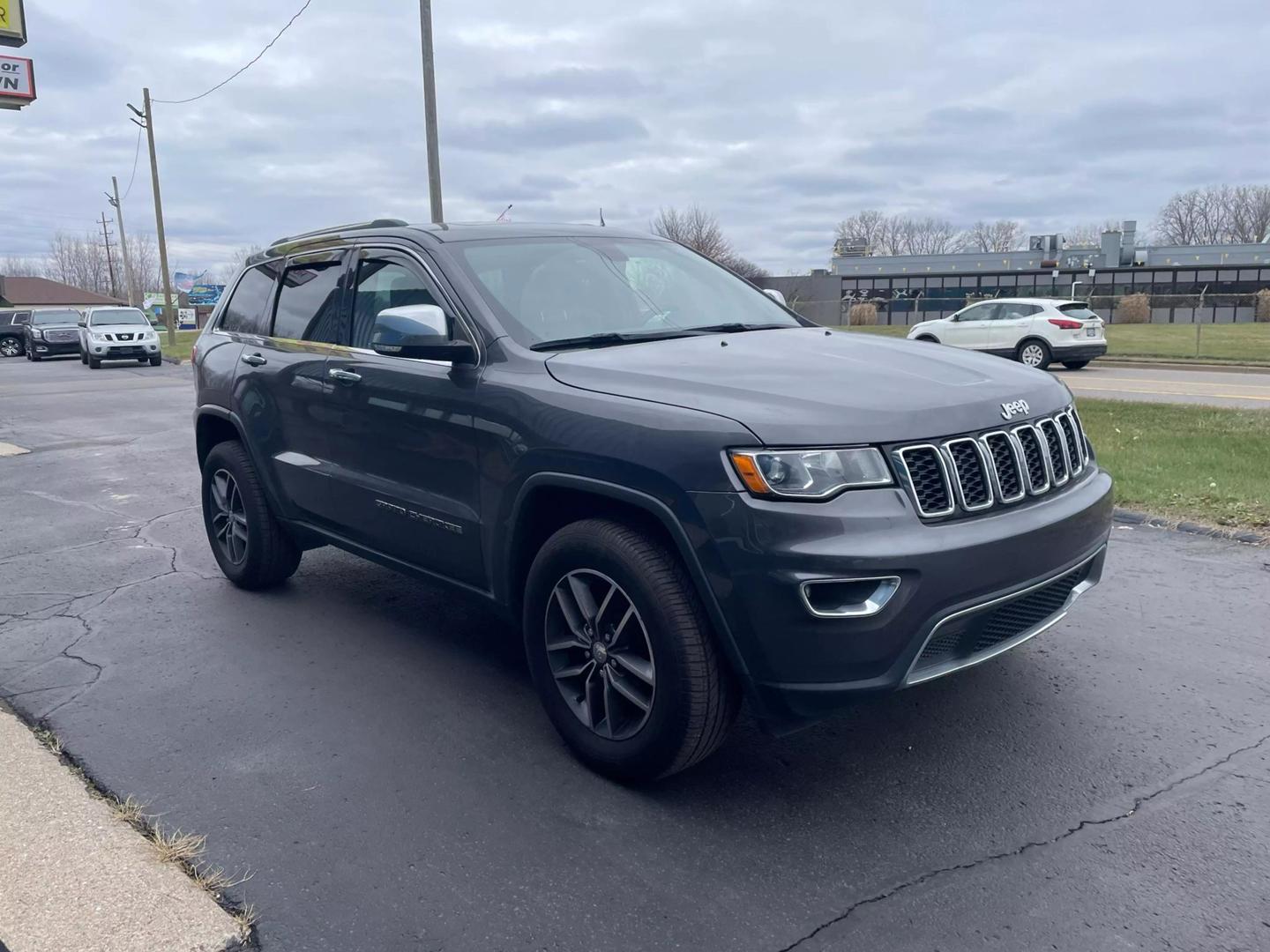 2017 Jeep Grand Cherokee Limited photo 3