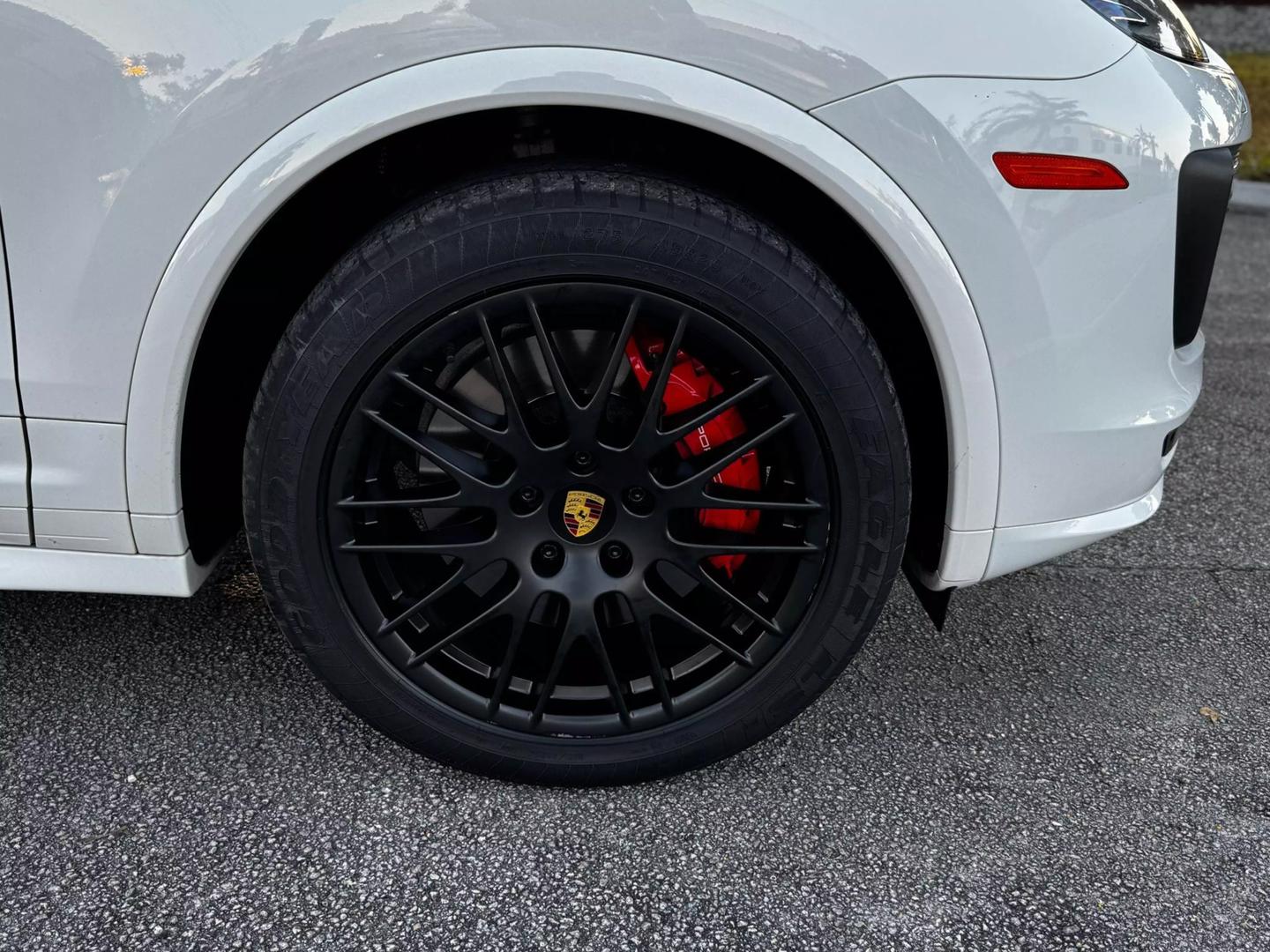 2016 Porsche Cayenne GTS photo 13