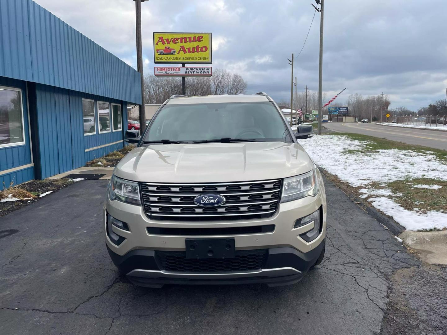 2017 Ford Explorer XLT photo 2