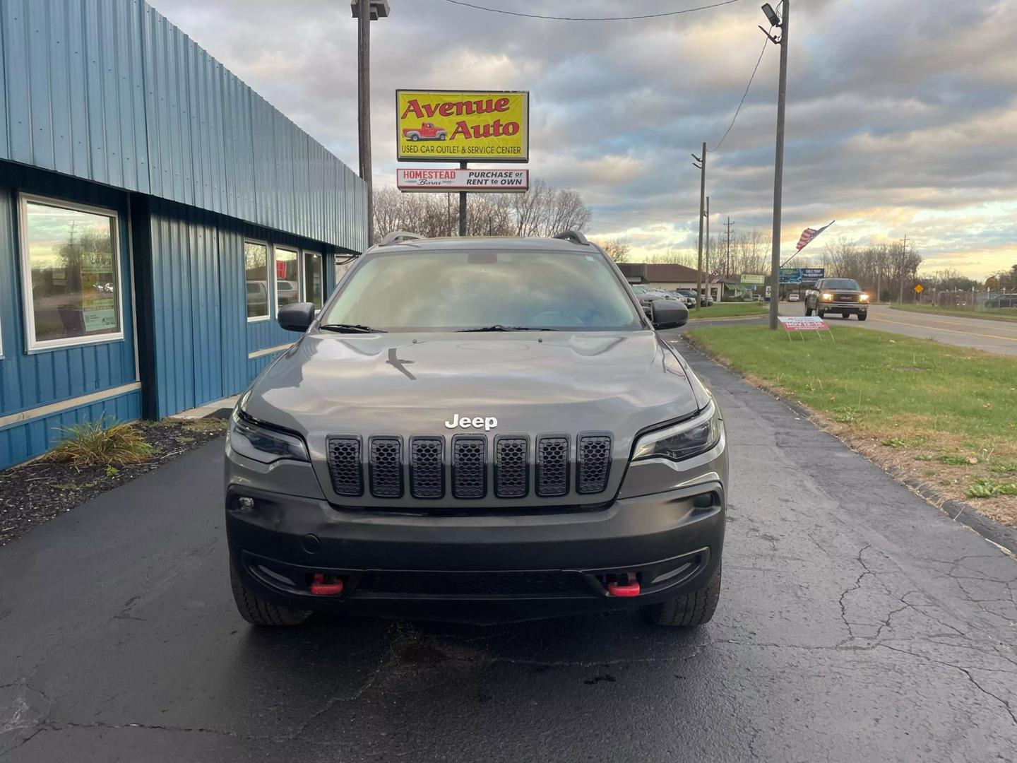 2019 Jeep Cherokee Trailhawk photo 2