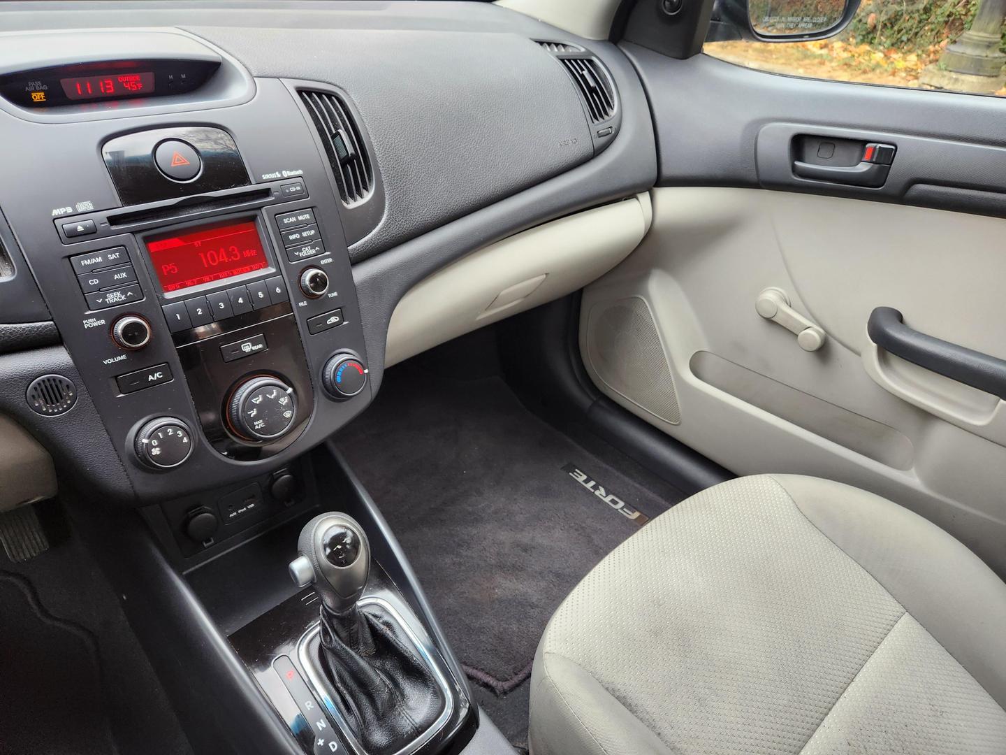 2011 Kia Forte LX photo 16