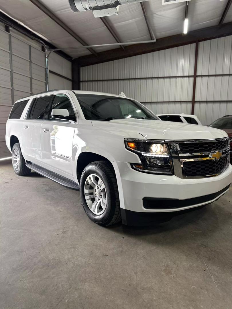 2020 Chevrolet Suburban LT photo 2