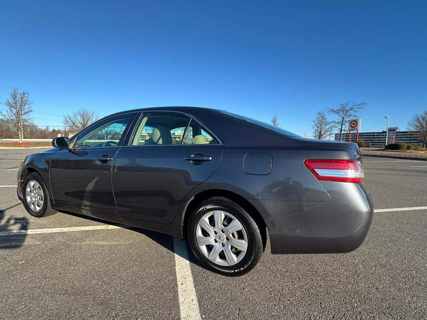 2011 Toyota Camry LE photo 2