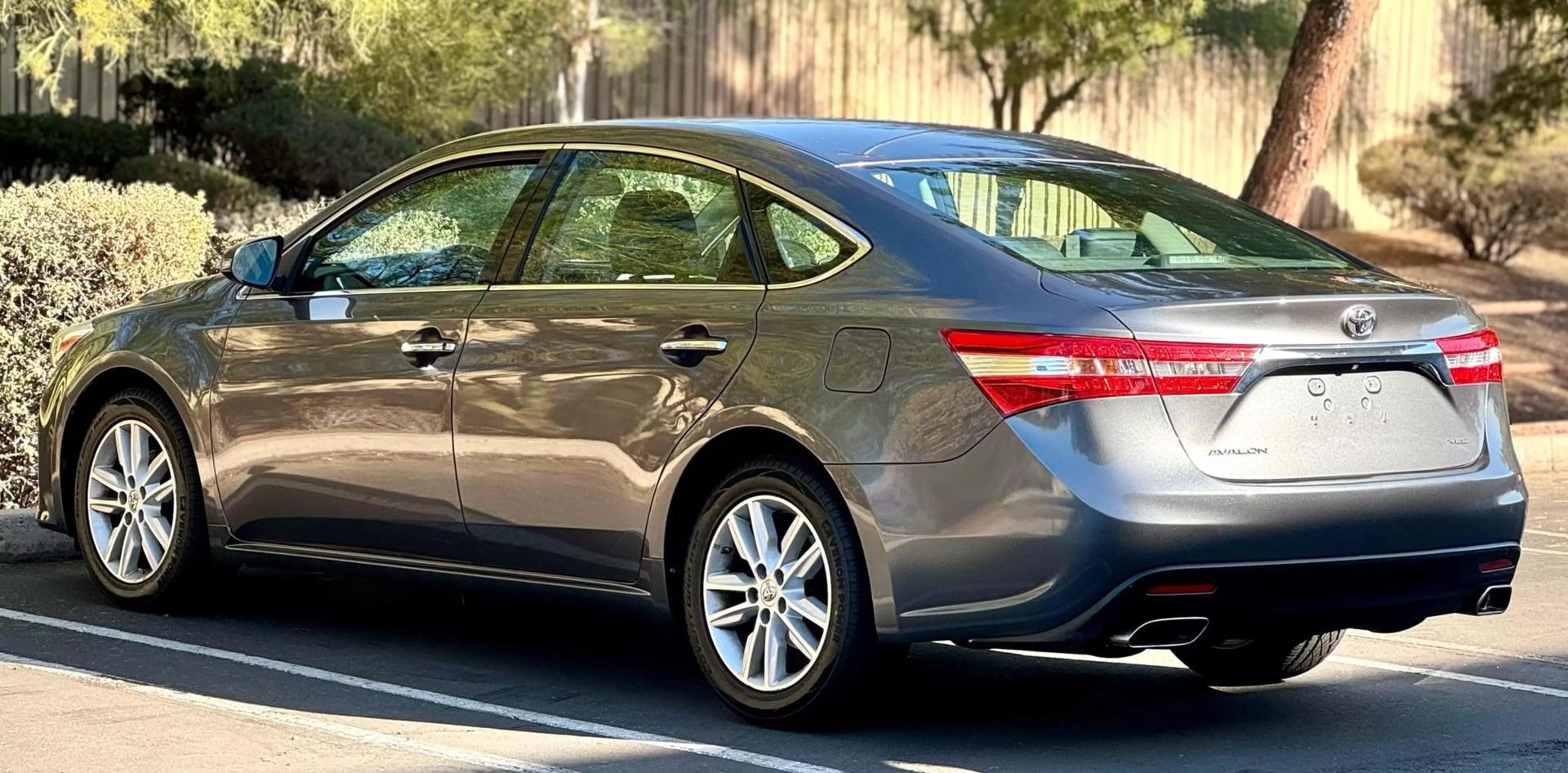 2014 Toyota Avalon XLE photo 5