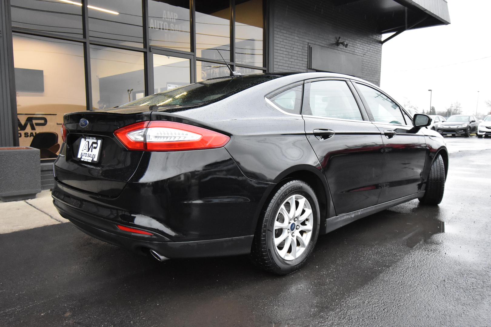 2016 Ford Fusion S photo 6