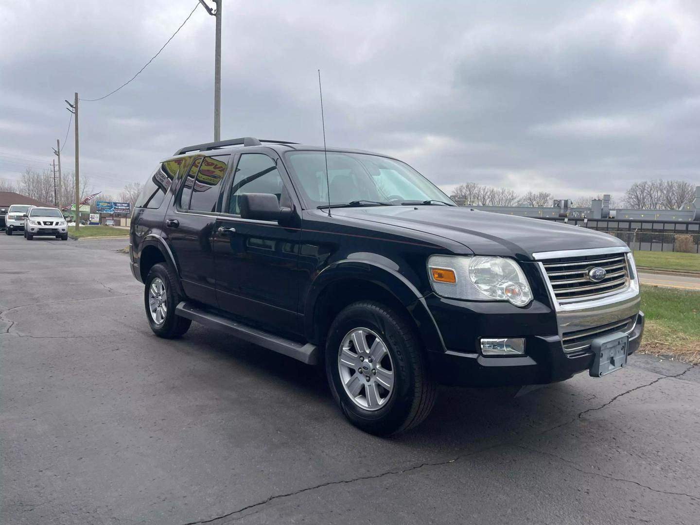 2010 Ford Explorer XLT photo 3