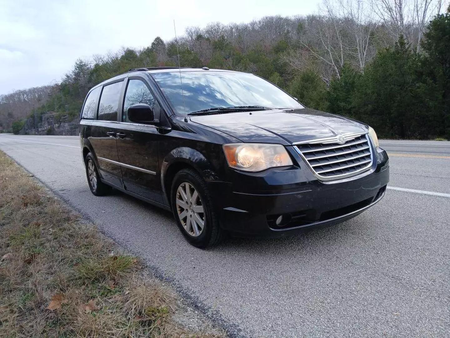 2010 Chrysler Town & Country Touring Plus photo 7