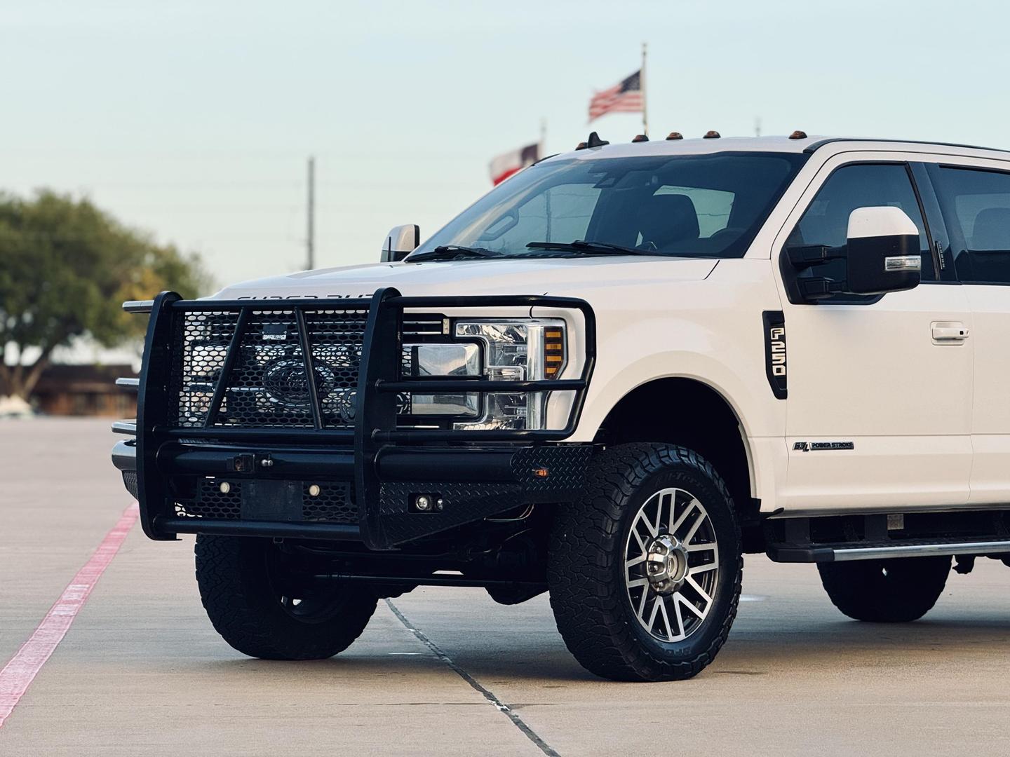 2019 Ford F-250 Super Duty Lariat photo 2