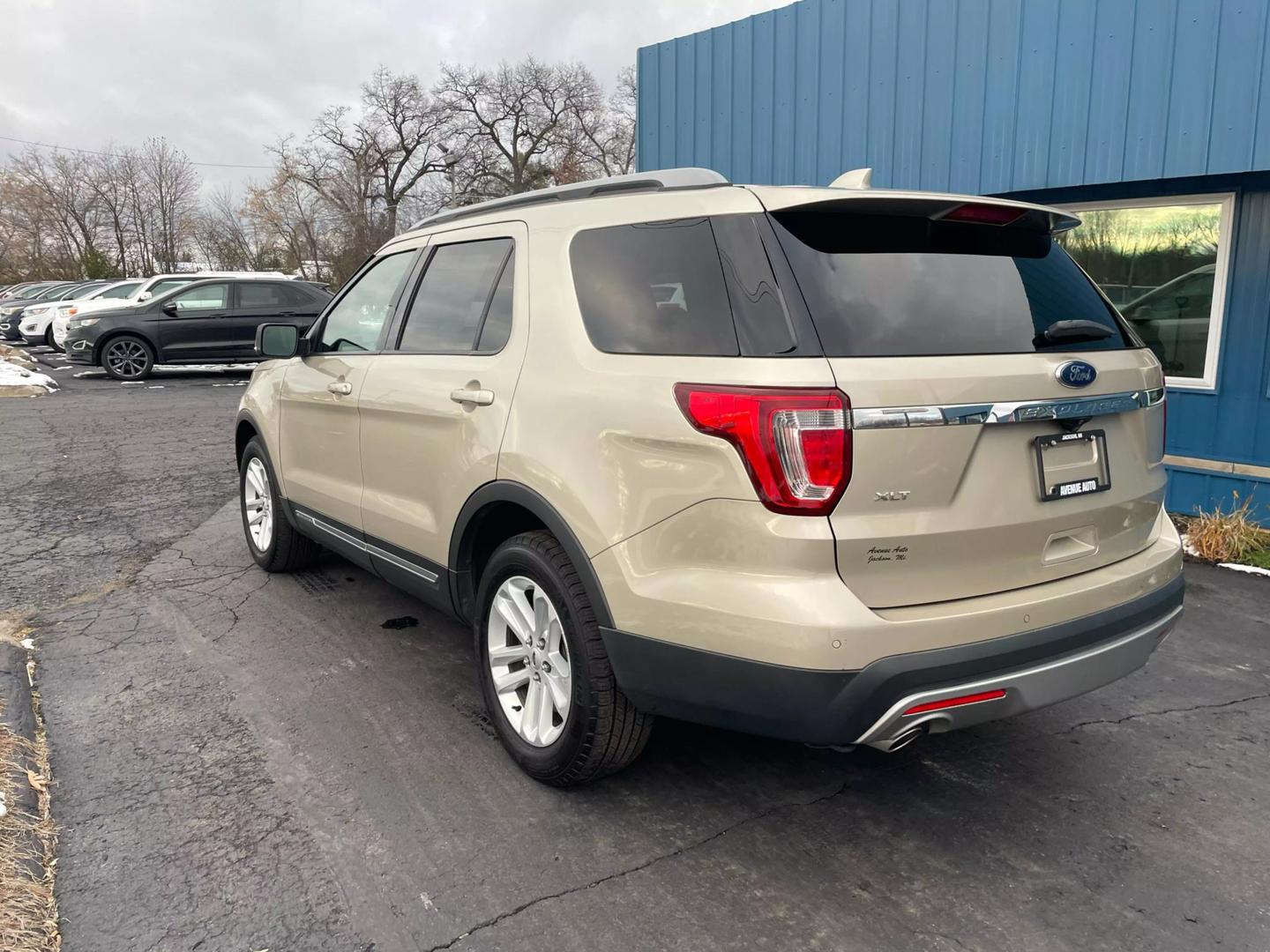 2017 Ford Explorer XLT photo 6