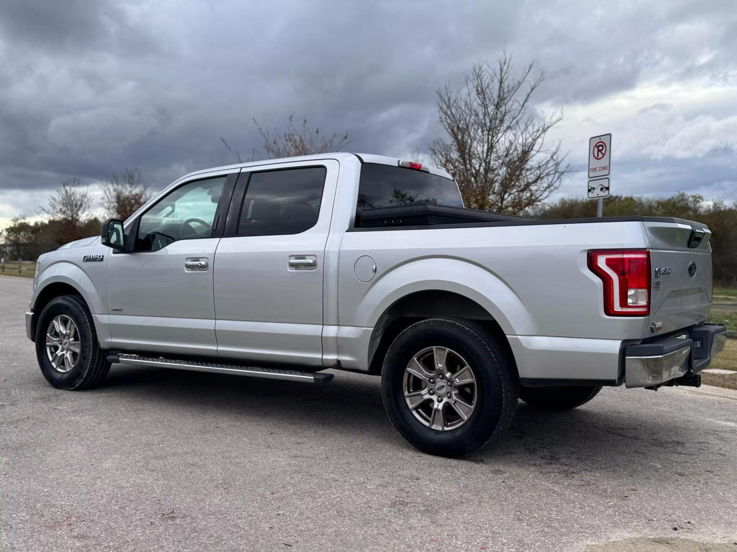 2015 Ford F-150 XLT photo 3