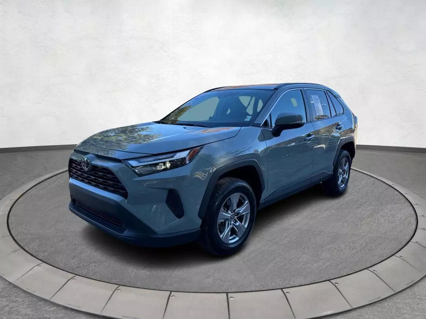 2022 Toyota RAV4 XLE photo 8