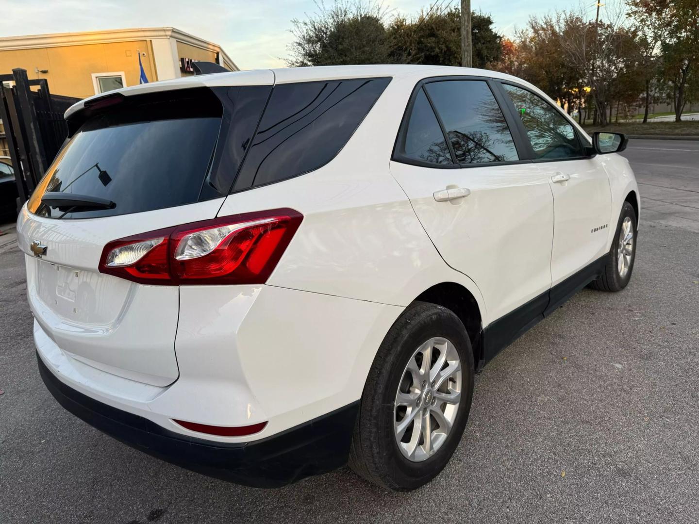 2021 Chevrolet Equinox LS photo 12