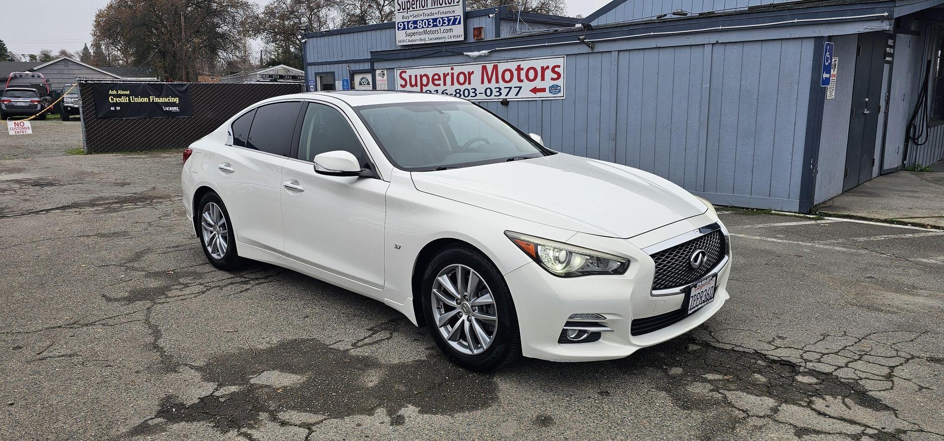 2015 INFINITI Q50 Premium photo 2