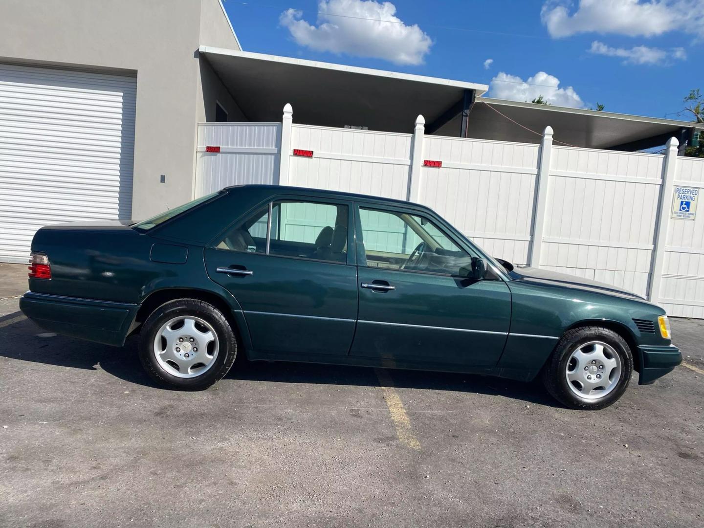 1995 Mercedes-Benz E-Class null photo 5