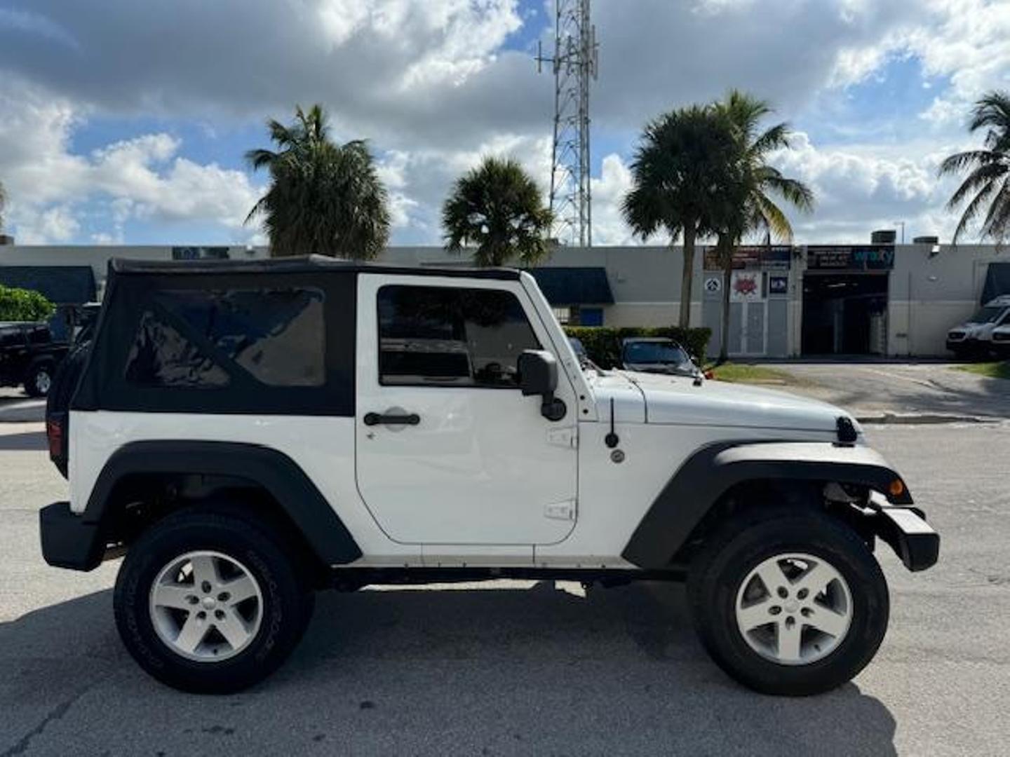 2015 Jeep Wrangler Sahara photo 5