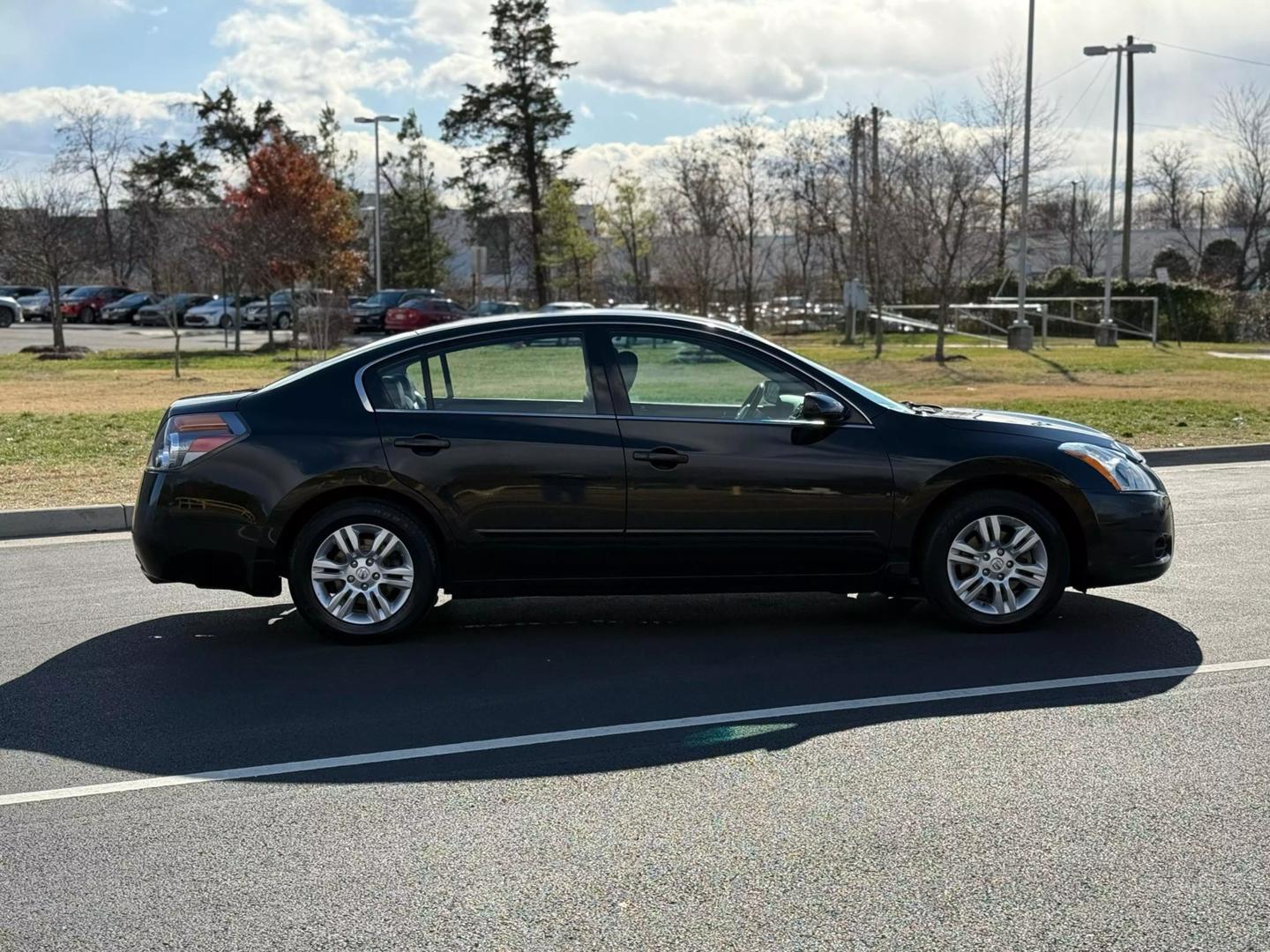 2010 Nissan Altima S photo 3