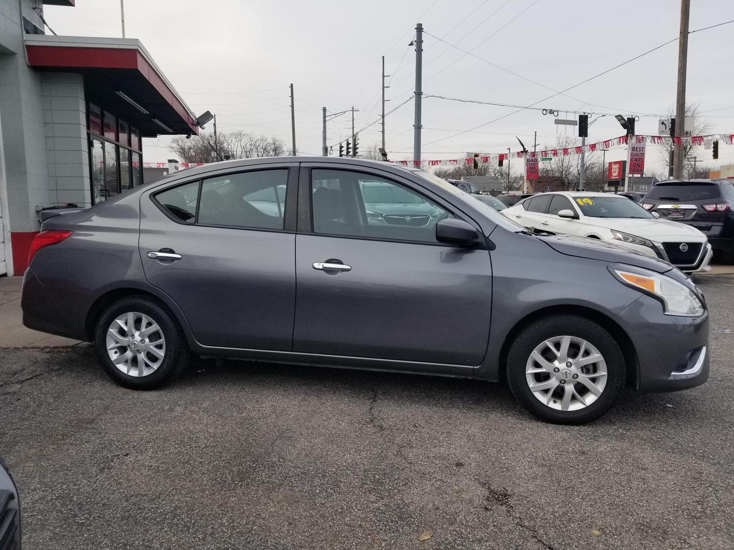 2018 Nissan Versa Sedan SV photo 9