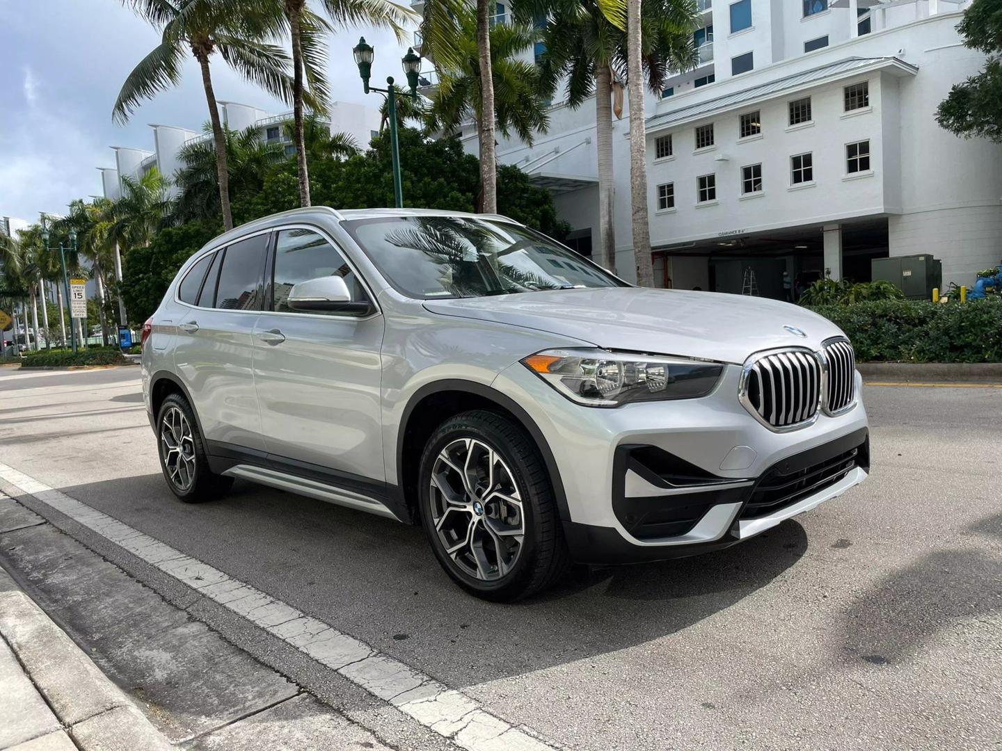 2021 BMW X1 28i photo 3