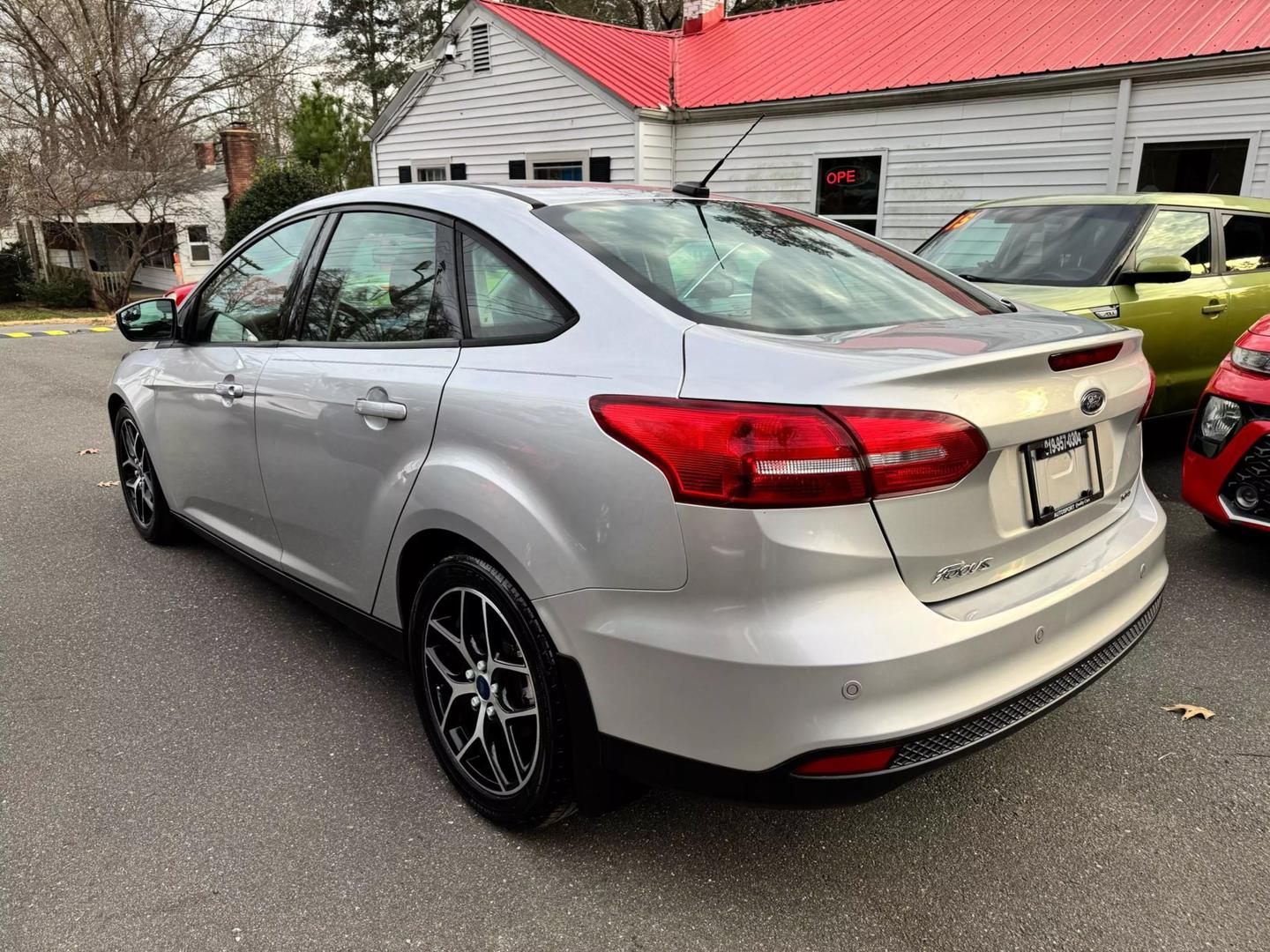 2018 Ford Focus SEL photo 4