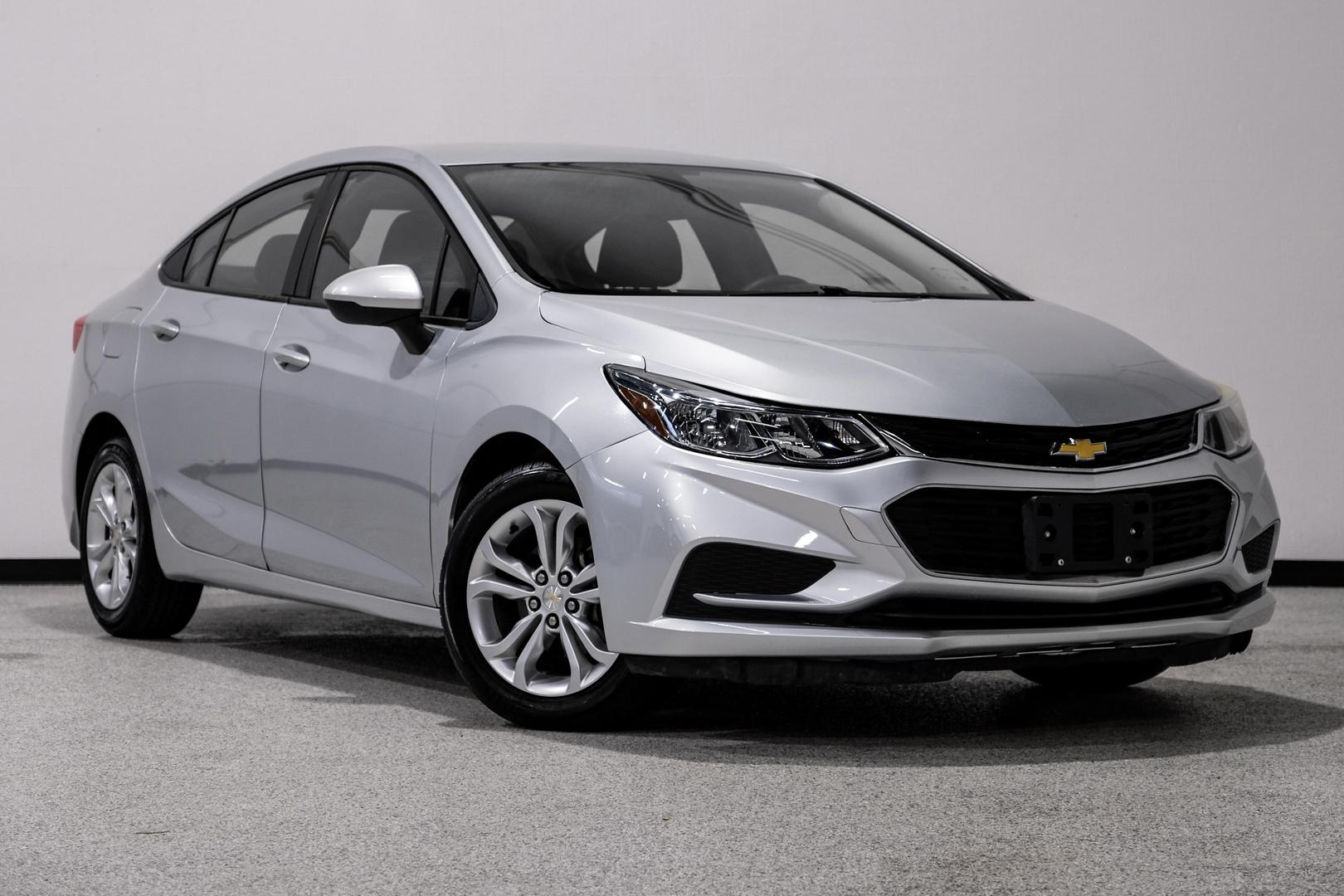 2017 Chevrolet Cruze LS photo 4