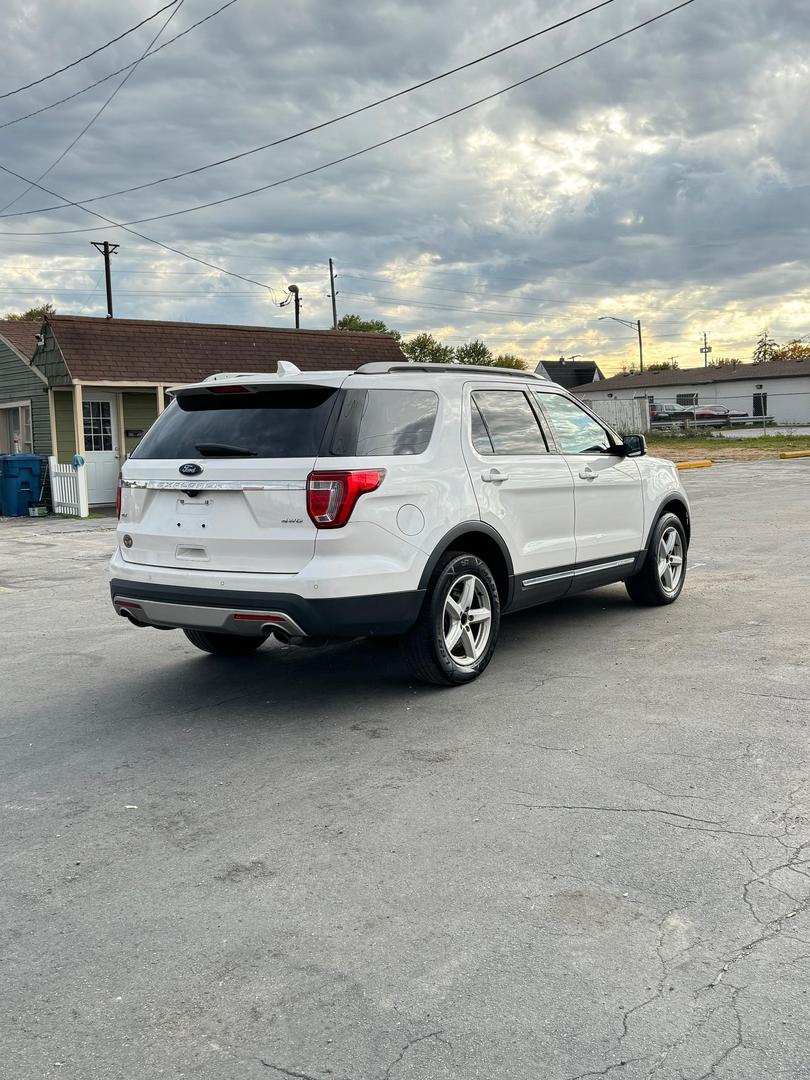 2017 Ford Explorer XLT photo 6