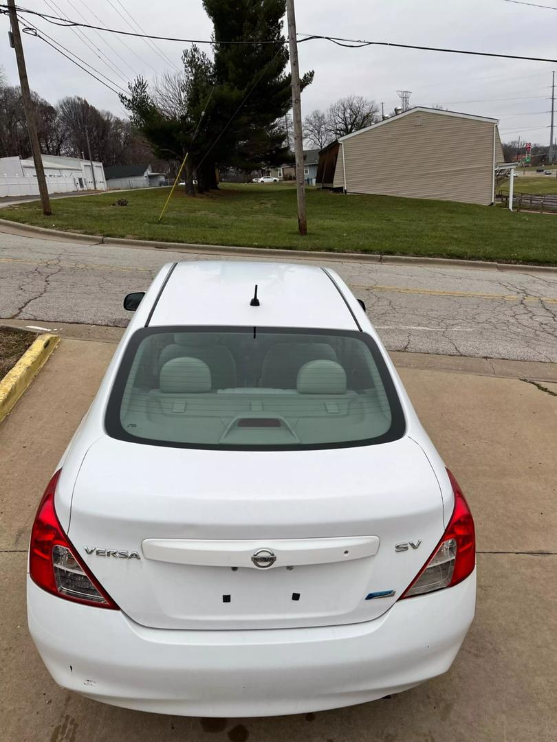 2012 Nissan Versa SL photo 10