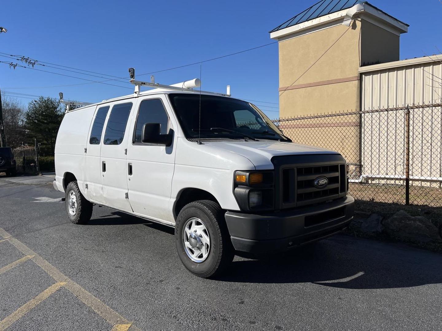 2011 Ford E-Series Econoline Van Commercial photo 2