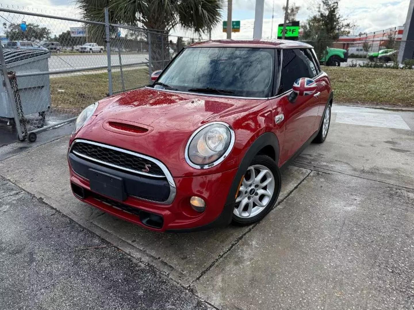 MINI Cooper's photo