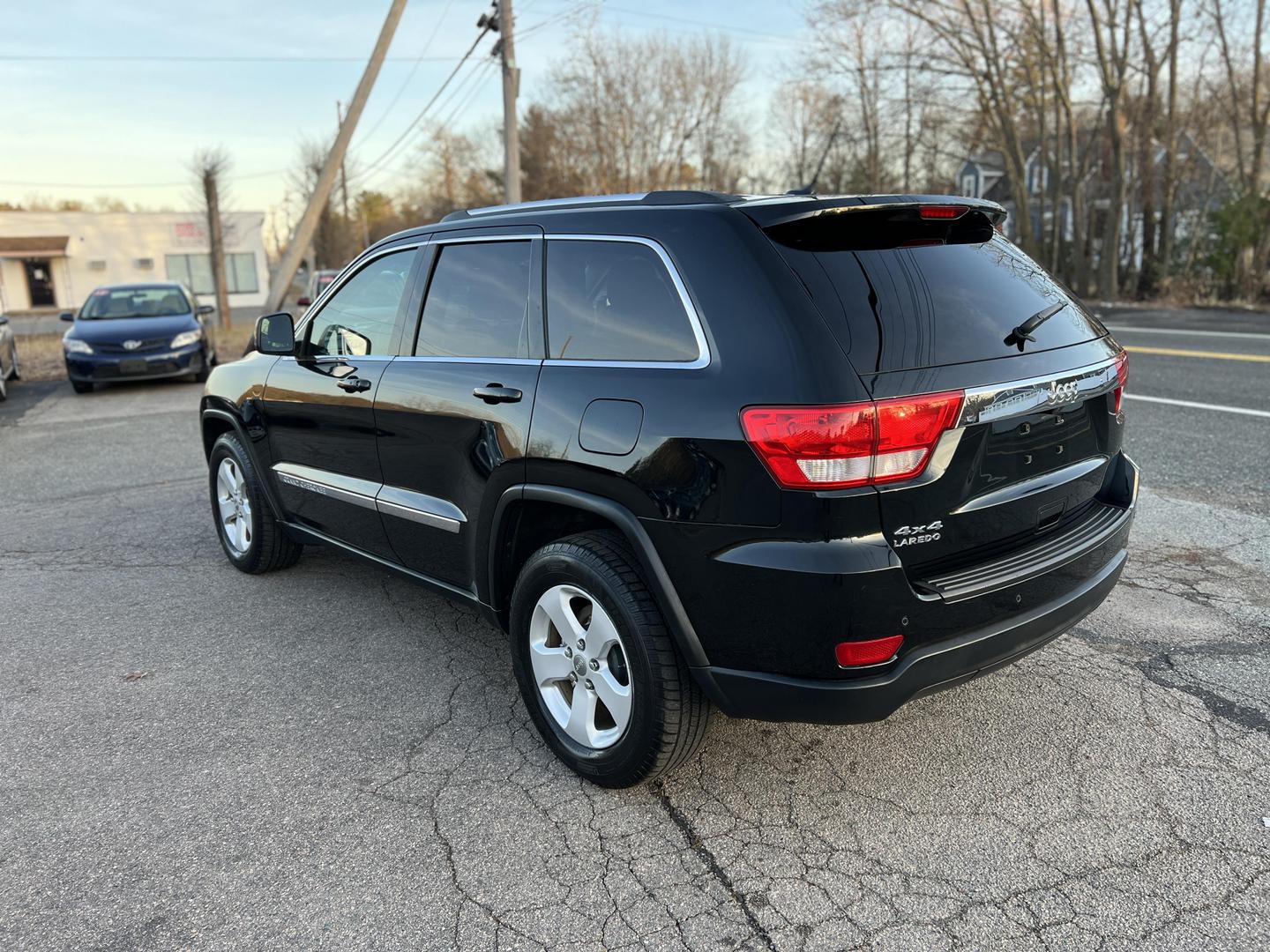 2013 Jeep Grand Cherokee Laredo photo 3