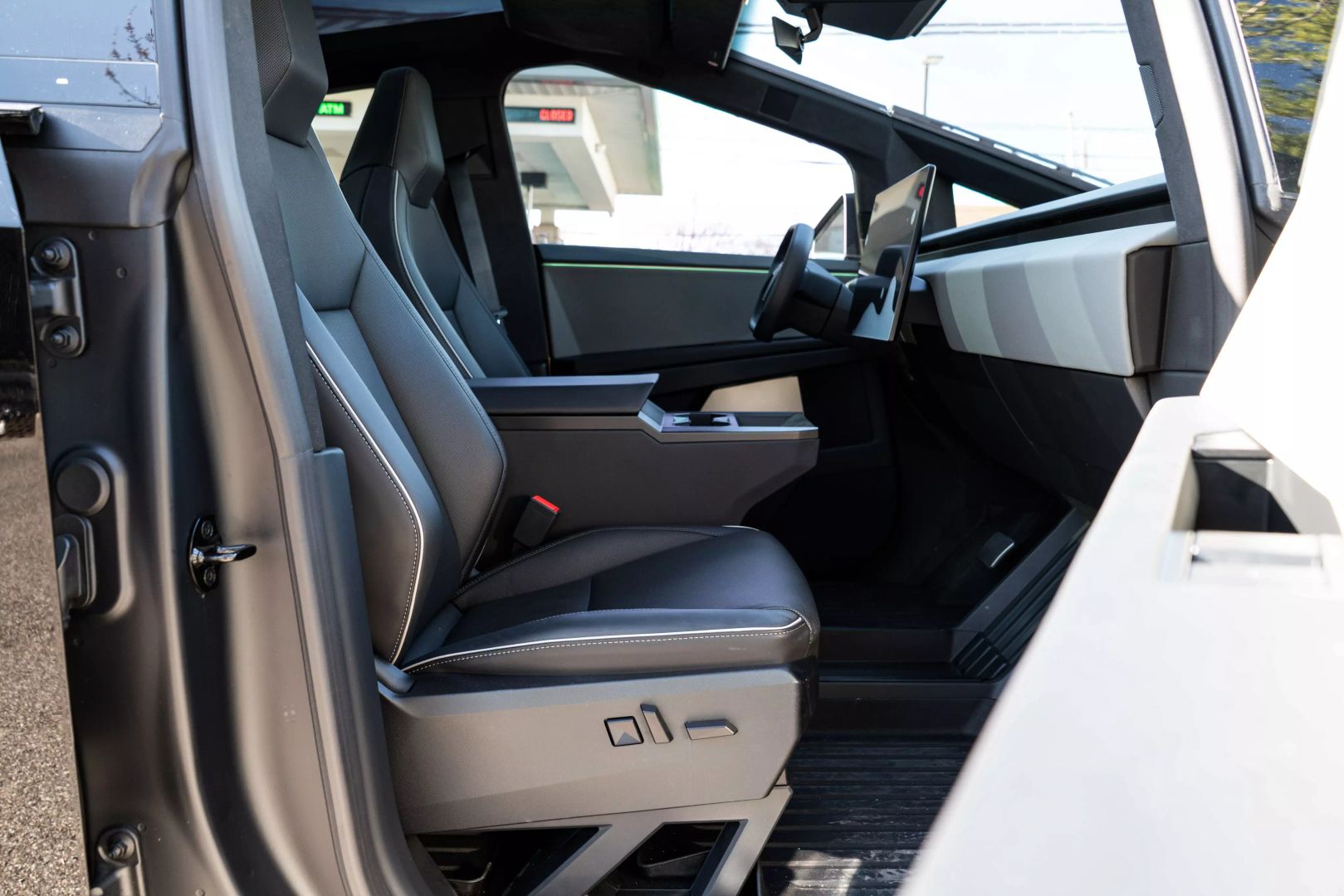 2024 Tesla Cybertruck - Image 41