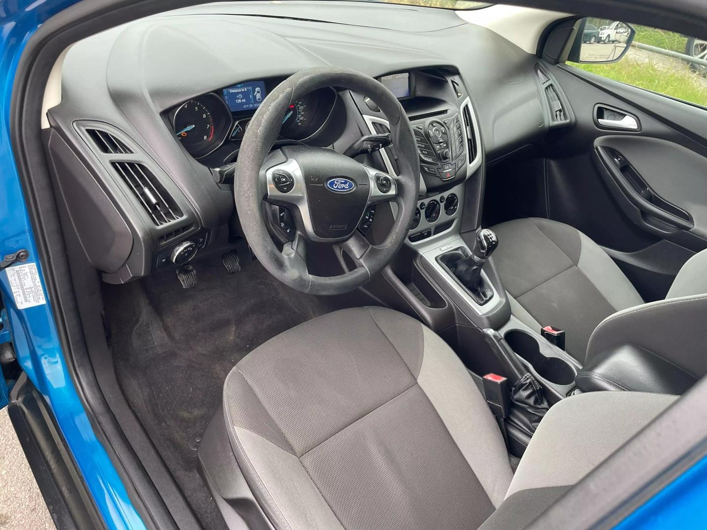 2012 Ford Focus SE photo 12