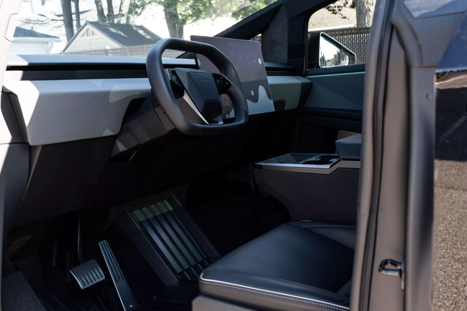 2024 Tesla Cybertruck - Image 31