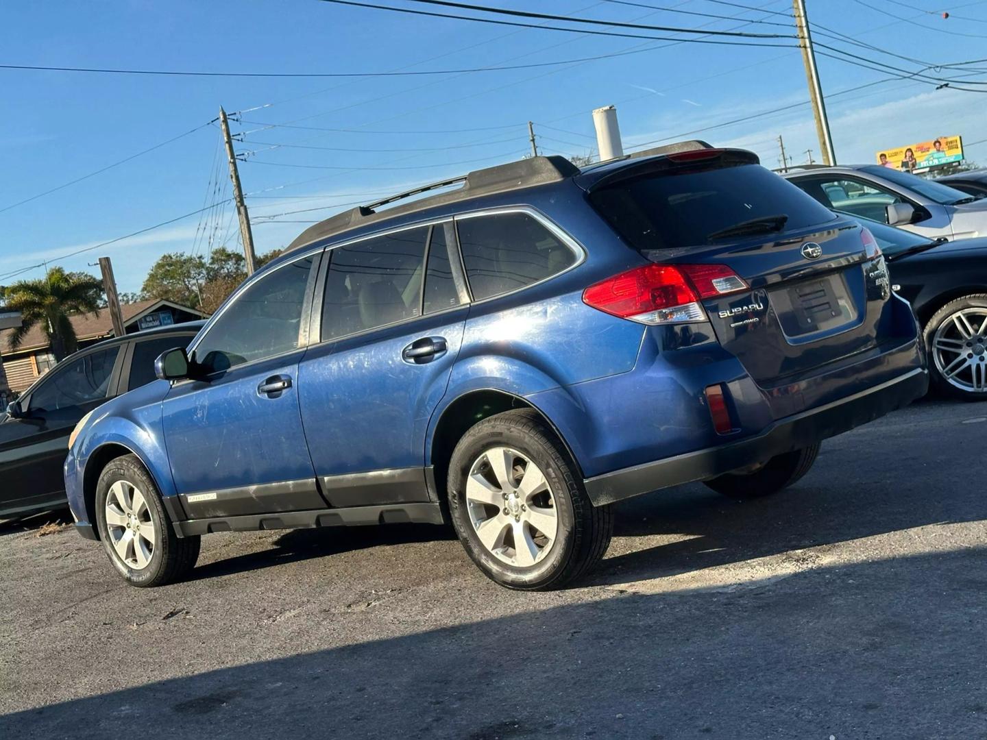 2010 Subaru Outback I Limited photo 3