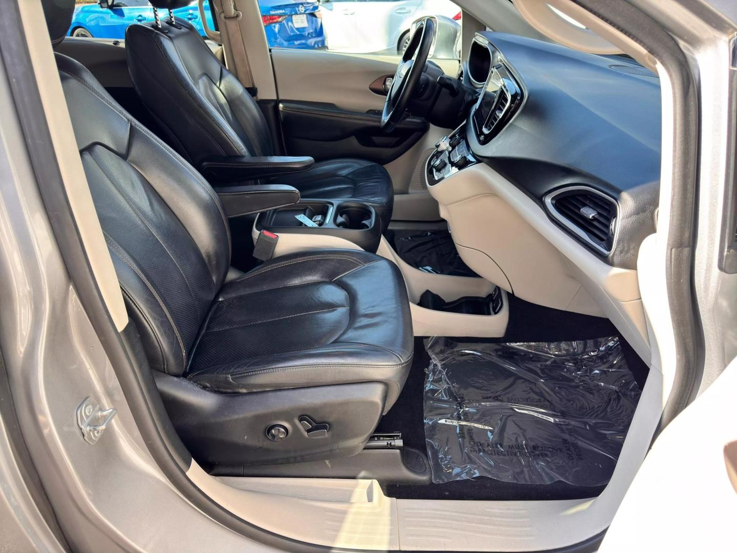 2018 Chrysler Pacifica Touring L photo 32