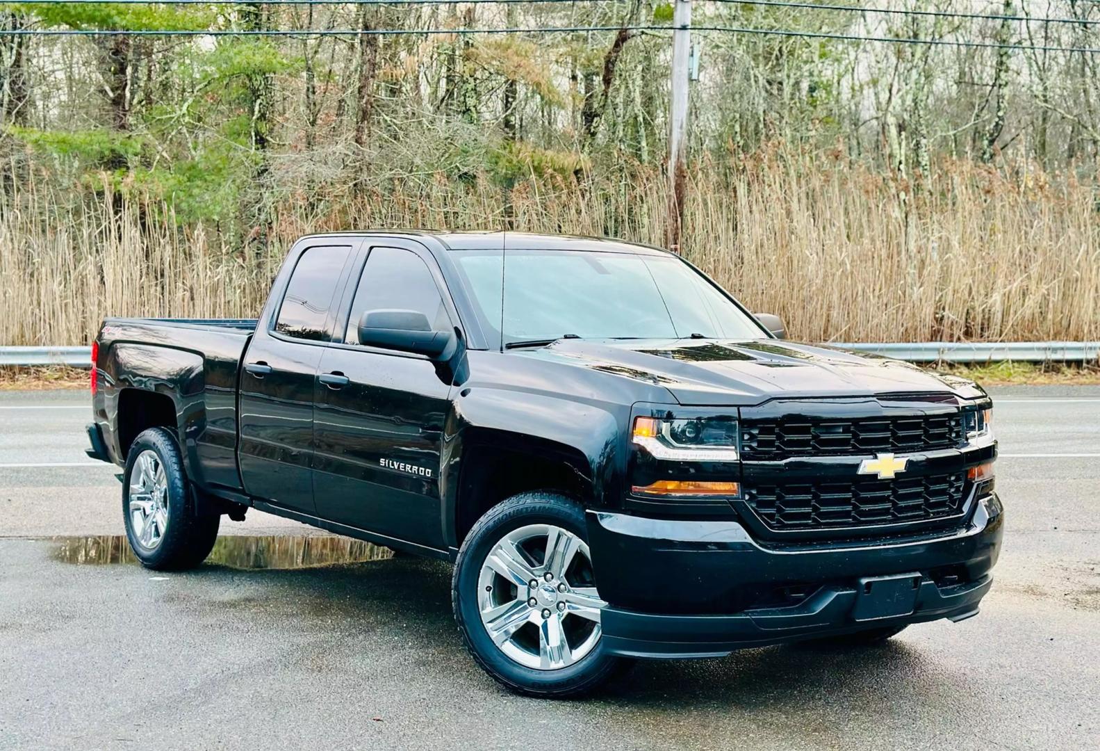 2017 Chevrolet Silverado 1500 Custom photo 3