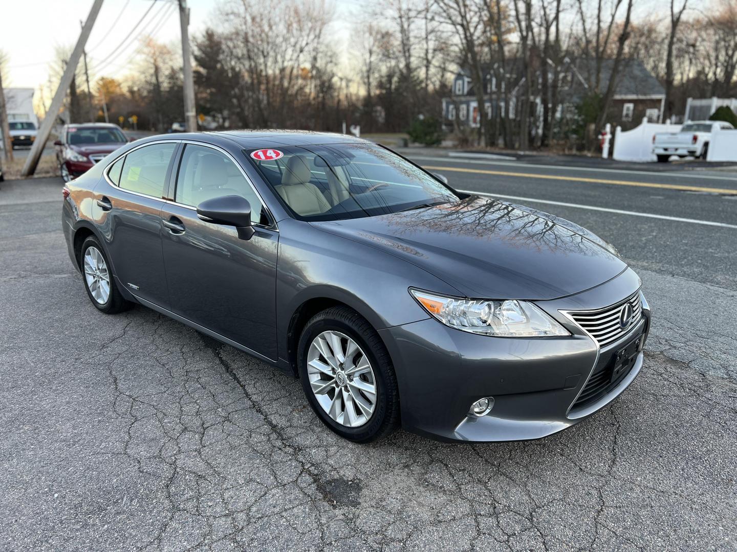 2014 Lexus ES 300h photo 7