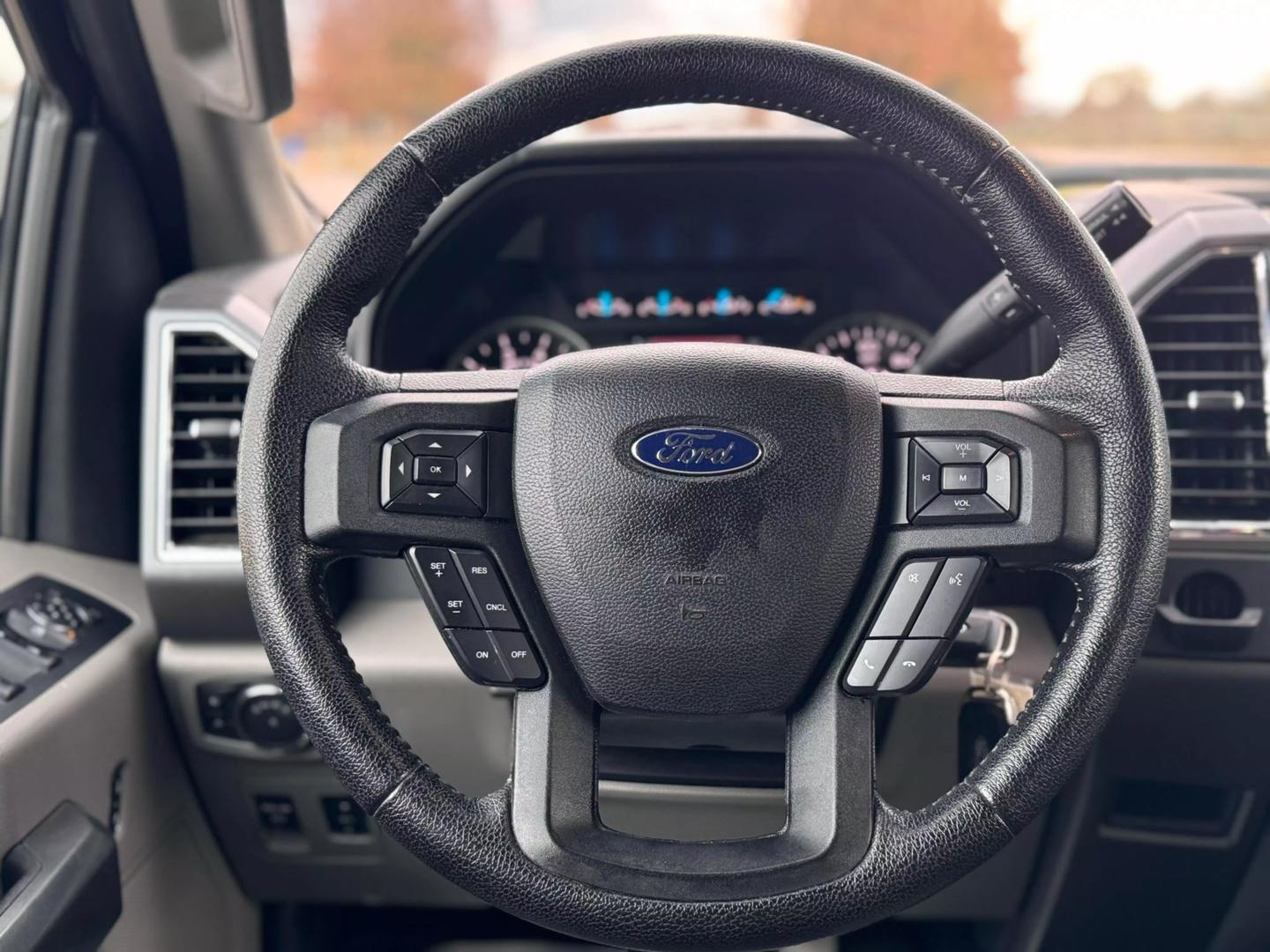 2015 Ford F-150 XLT photo 26