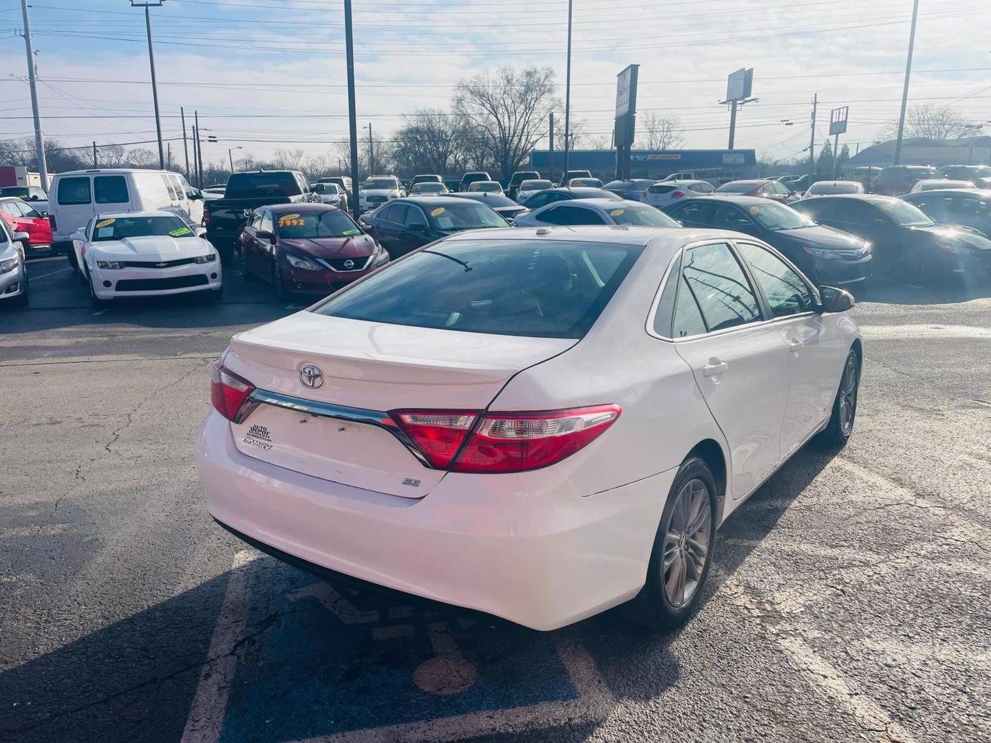 2015 Toyota Camry LE photo 6